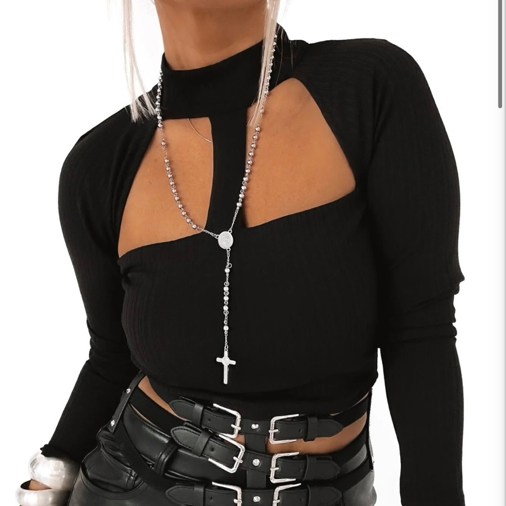 Pebby Forevee peek-a-boo long sleeved ribbed crop top